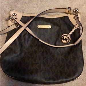 Micheal kors crossbody